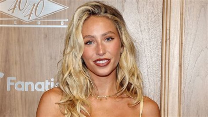 Alex Earle: The TikTok Star Who Is Taking Over the Internet