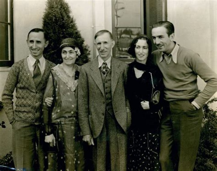 Exploring Carol Burnett's Siblings And Their Influence