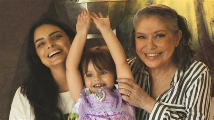 Gabriela Michel: Facts about Aislinn Derbez's mother