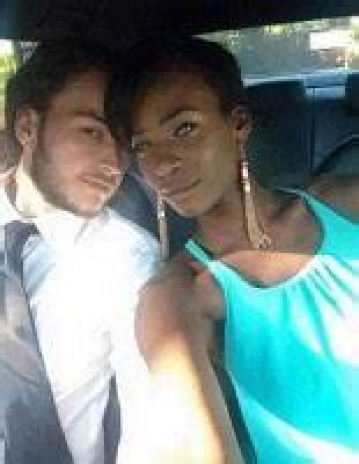 Jalicia Nightengale is an Afro-American model from Barbados who is married to her husband, Che Hebson.