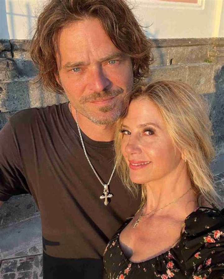 Mira Sorvino: Age, Height, Weight, Husband, Background, Career, Net Worth