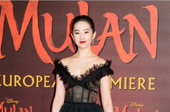 Mulan actress Liu Yifei ended her relationship with Song Seung-Heon.