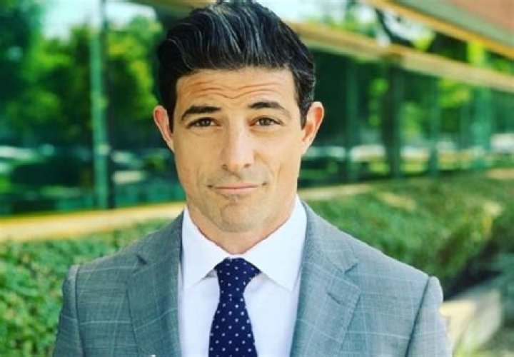 The ABC reporter Matt Gutman is married to his wife Daphna Venyige Gutman since May 2007.