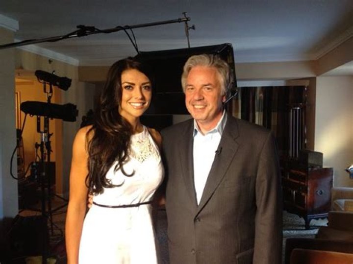 The ESPN Contributor, Chris Connelly is married to Vivian Holtzman Connelly. (Bio, Age, Height, Wife, Children, Wedding, Salary & Net Worth)