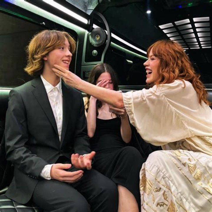 Uncover The Hidden Connections: Molly Ringwald's Siblings Revealed