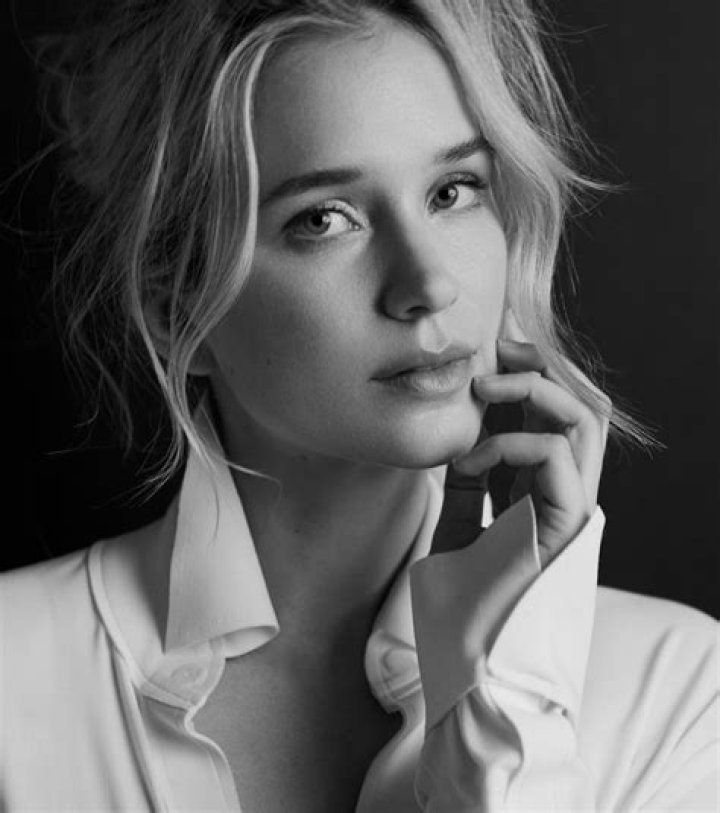 Unlock The Secrets Of Elizabeth Lail's Family: Discover Dean Franklin's Role