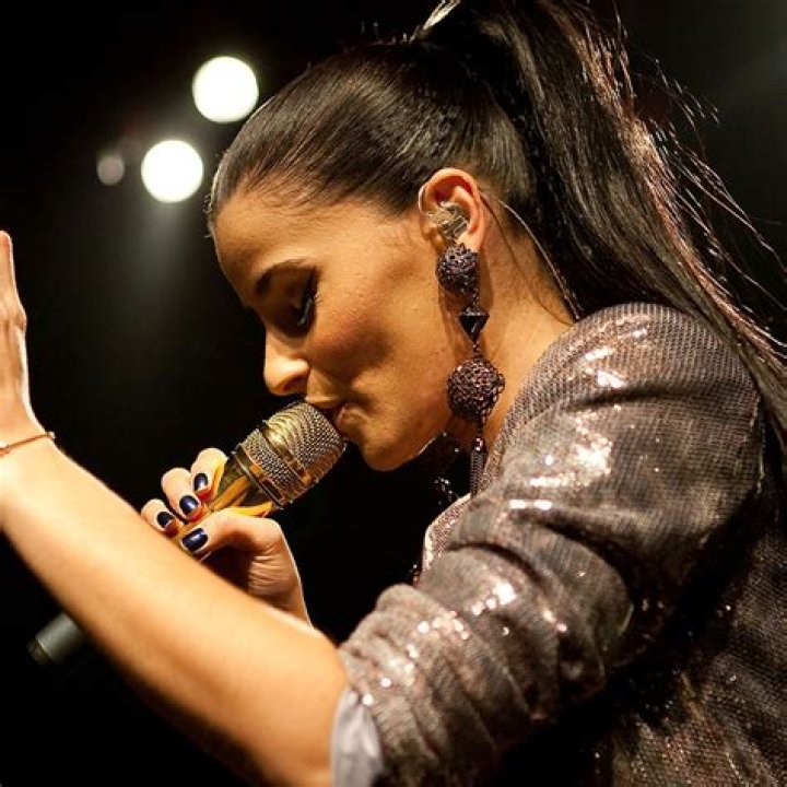Unveiling Nelly Furtado's Portuguese Proficiency: A Journey Of Discovery